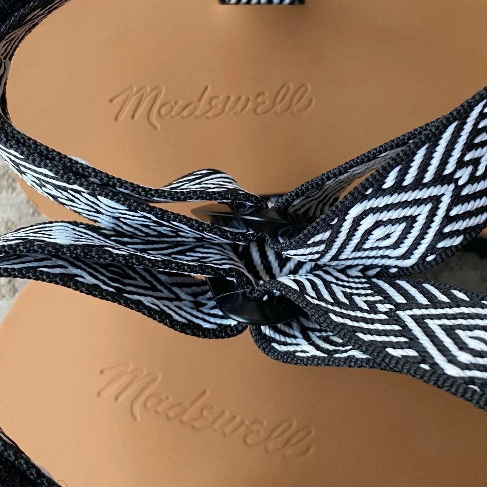 Madewell the Resourced Maggie black and white abstract strappy sandals size 7.5